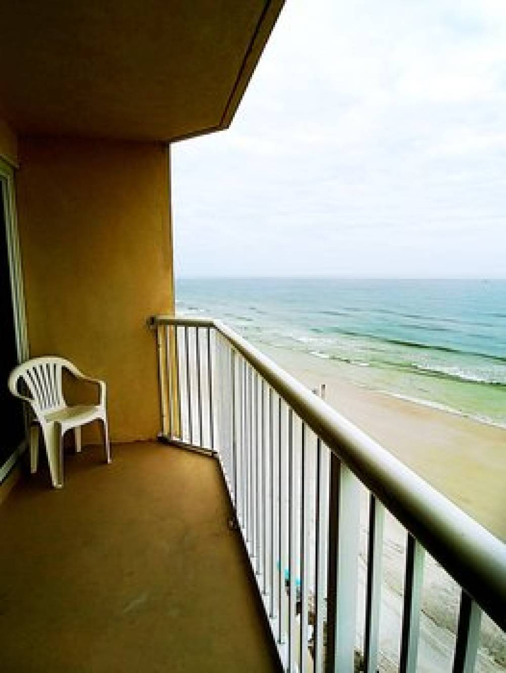 EMERALD SHORES HOTEL 7