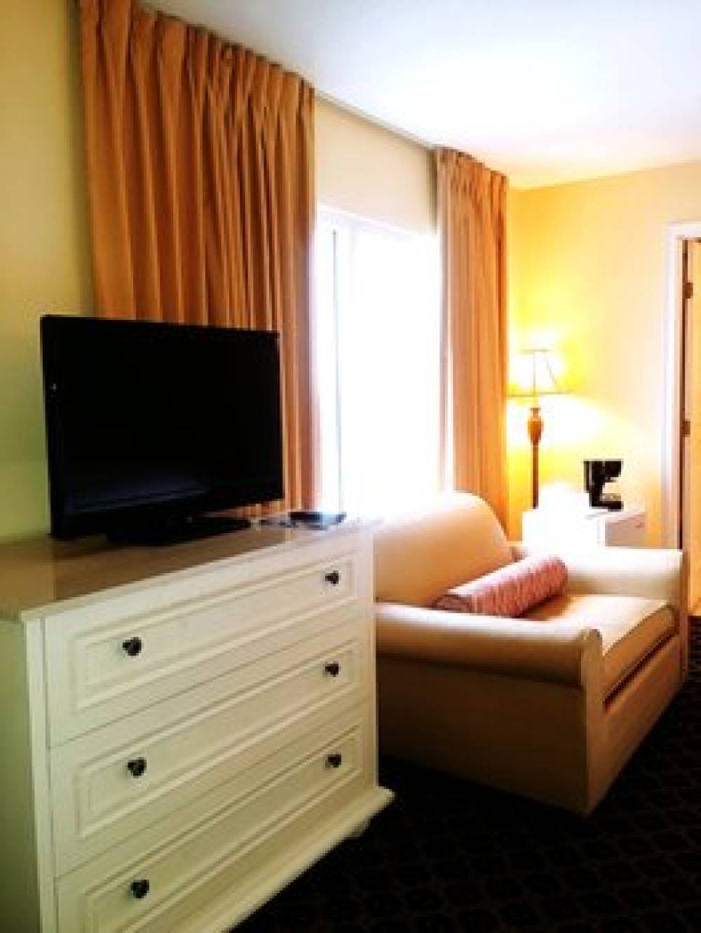 EMERALD SHORES HOTEL 6