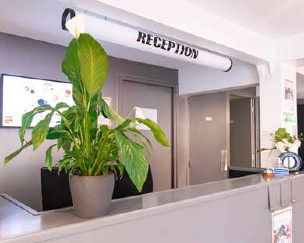 ENZO HOTELS TRAPPES BY KYRIAD DIREC 9