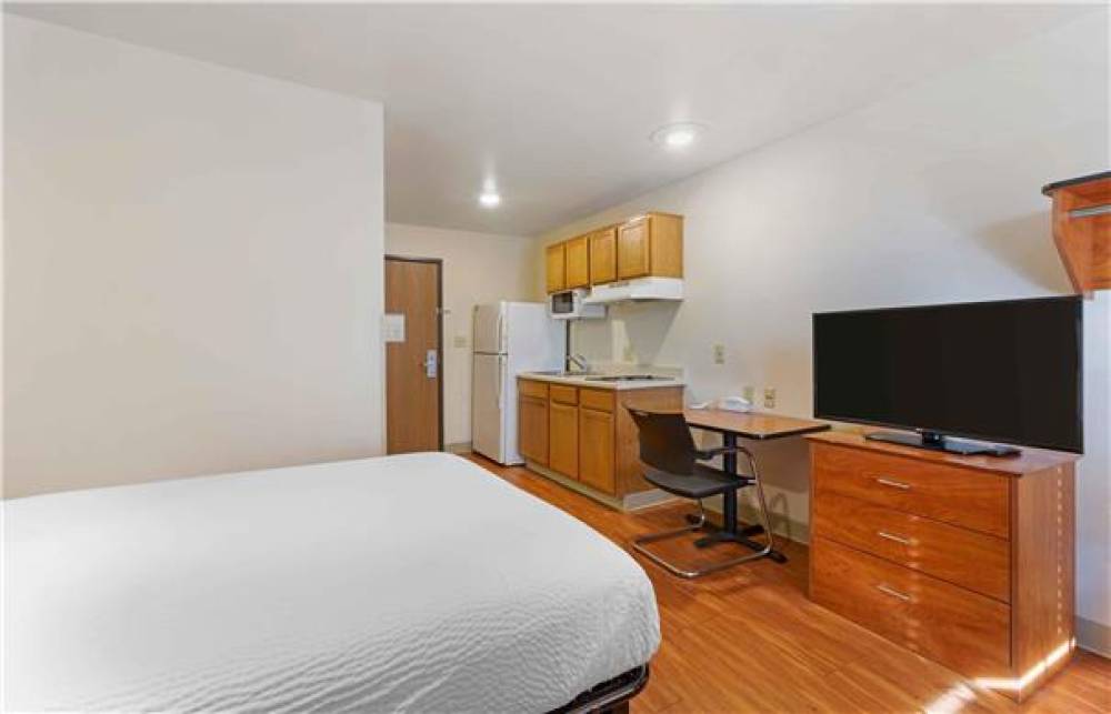 EXTENDED STAY AMERICA SELECT 8