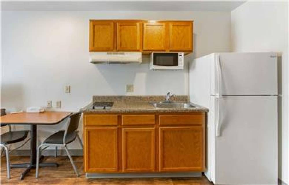 EXTENDED STAY AMERICA SELECT 8