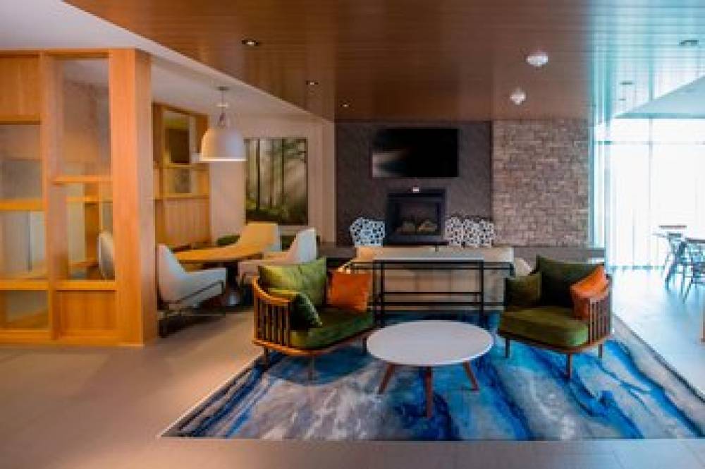 Fairfield Inn And Suites By Marriott Alexandria 1