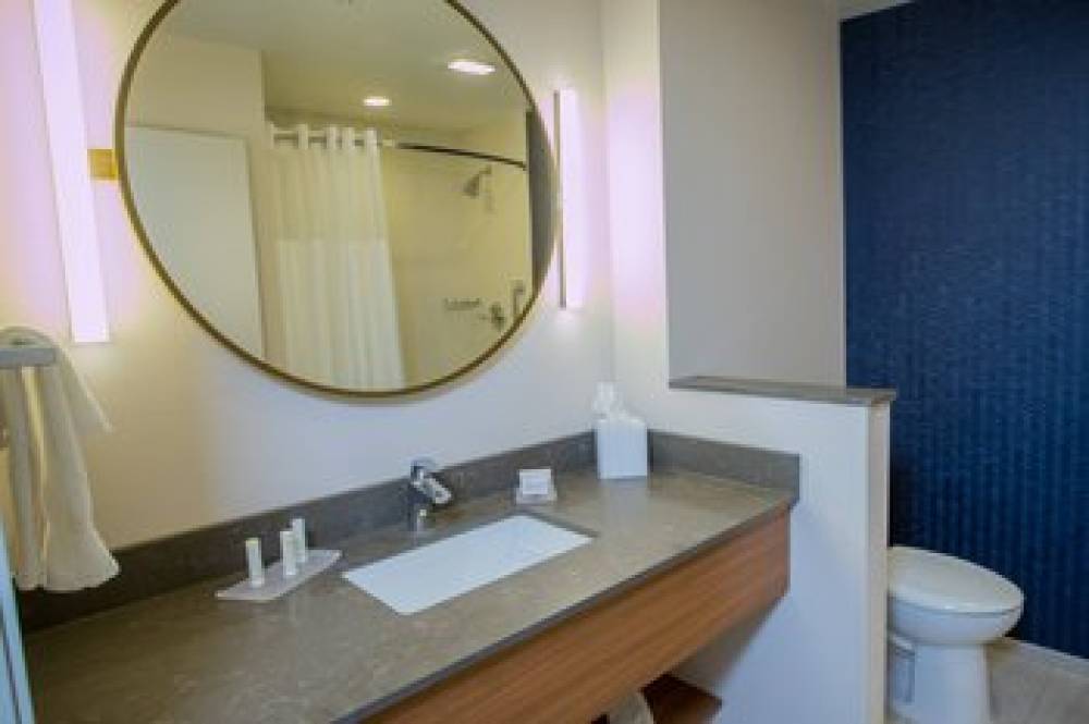 Fairfield Inn And Suites By Marriott Alexandria 8