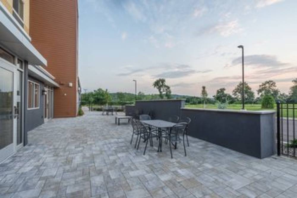 Fairfield Inn And Suites By Marriott Bloomsburg 5