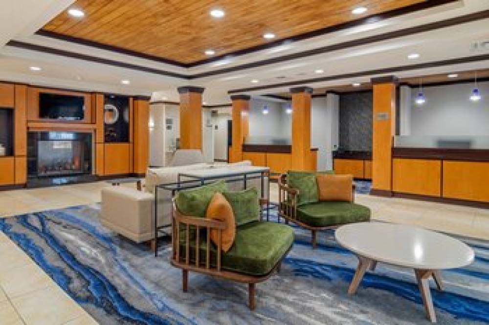 Fairfield Inn And Suites By Marriott Commerce 6