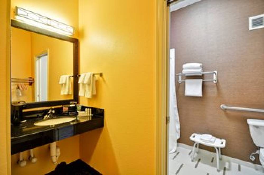 Fairfield Inn And Suites By Marriott Dallas Medical Market Center 10