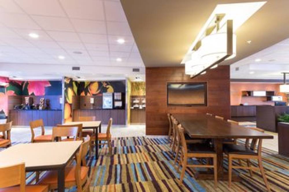 Fairfield Inn And Suites By Marriott Decorah 8