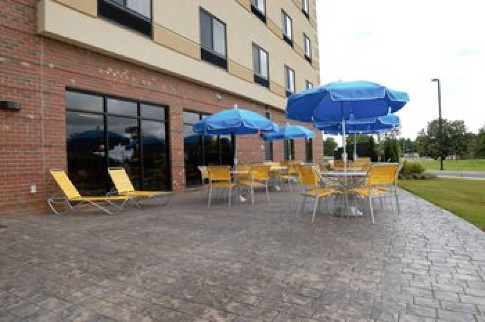 Fairfield Inn And Suites By Marriott Dunn I 95