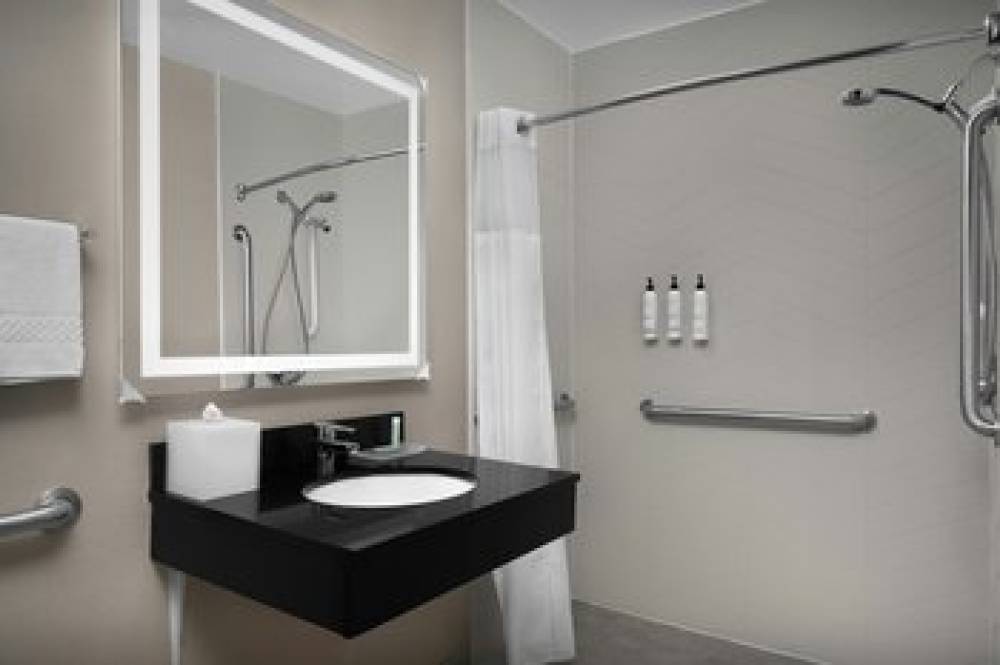 Fairfield Inn And Suites By Marriott Emporia I-95 9