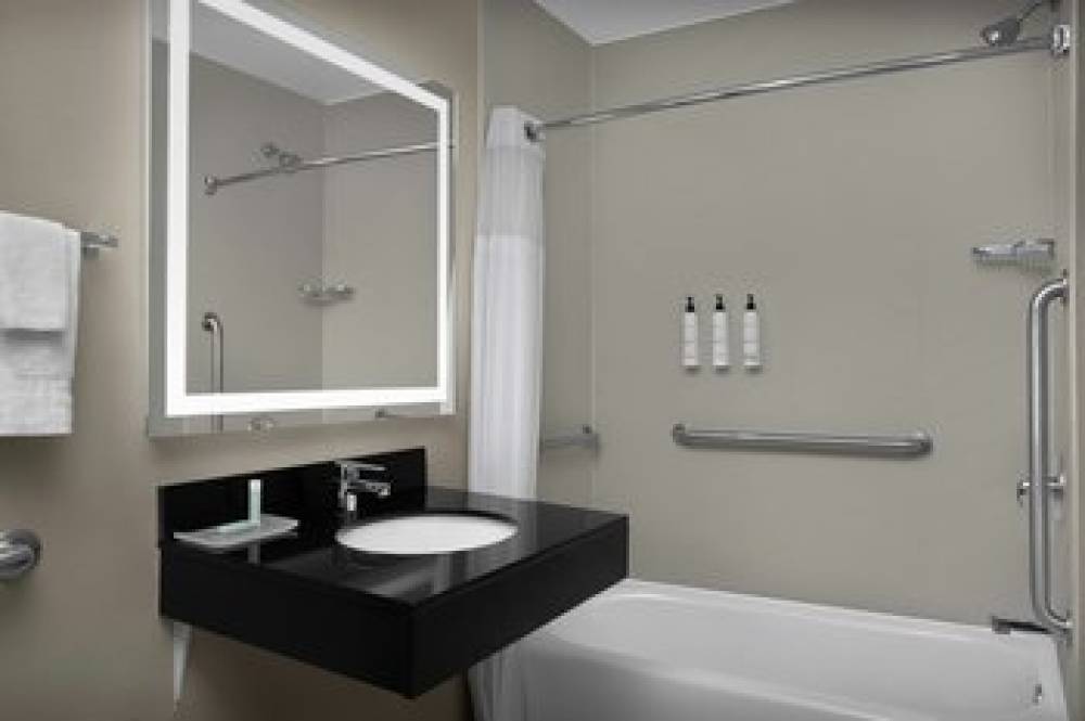 Fairfield Inn And Suites By Marriott Emporia I-95 8