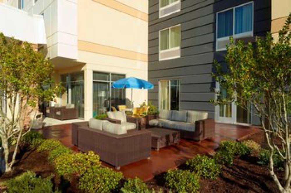 Fairfield Inn And Suites By Marriott Fayetteville North