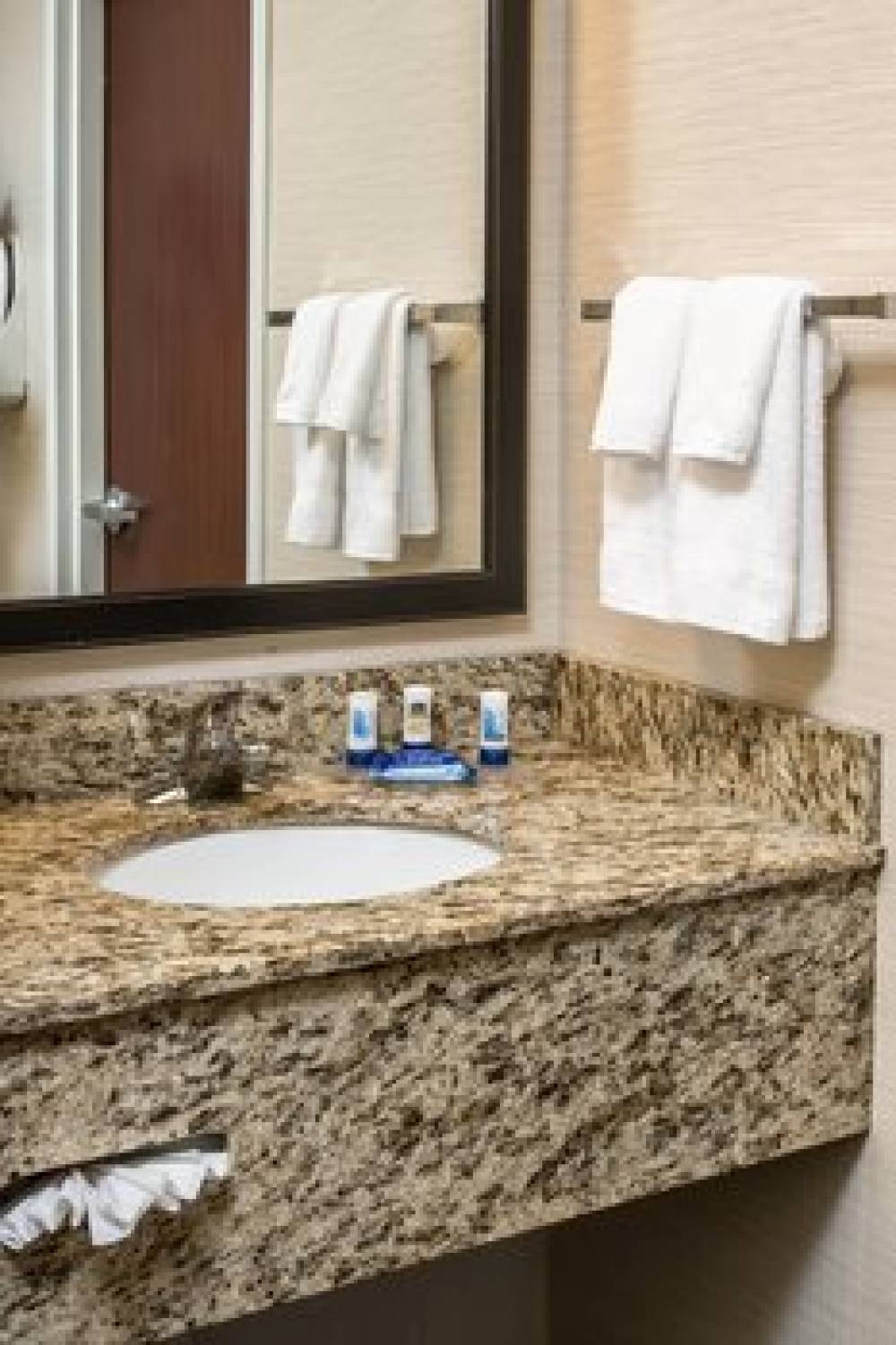 Fairfield Inn And Suites By Marriott Jacksonville Airport 6