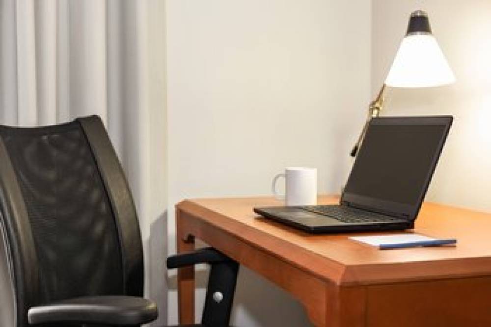 Fairfield Inn And Suites By Marriott Jacksonville West/Chaffee Point 9