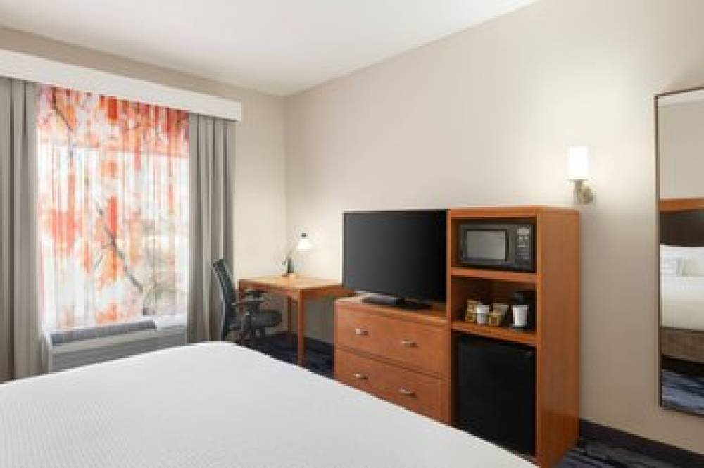 Fairfield Inn And Suites By Marriott Jacksonville West/Chaffee Point 8