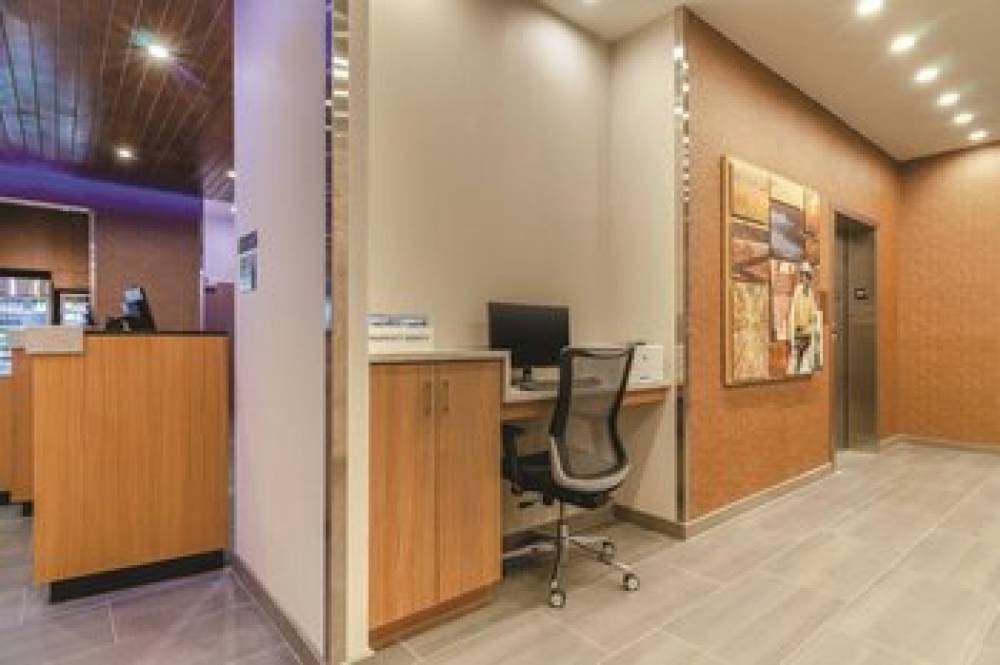 Fairfield Inn And Suites By Marriott Kansas City Shawnee 6