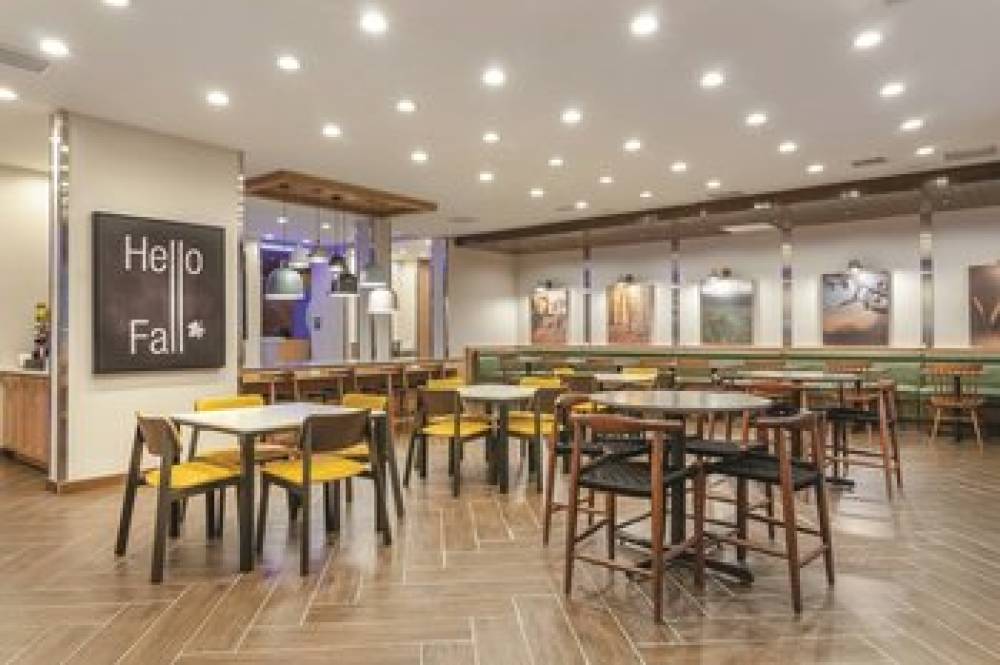 Fairfield Inn And Suites By Marriott Kansas City Shawnee 9