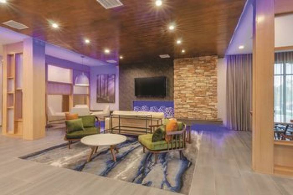 Fairfield Inn And Suites By Marriott Kansas City Shawnee 1