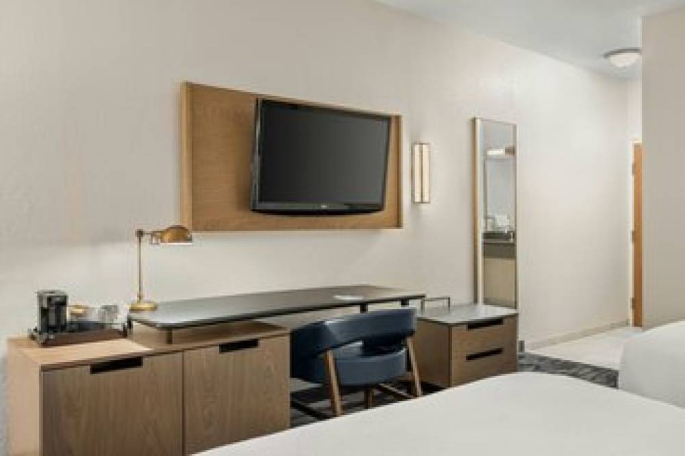 Fairfield Inn And Suites By Marriott Mount Pleasant 10