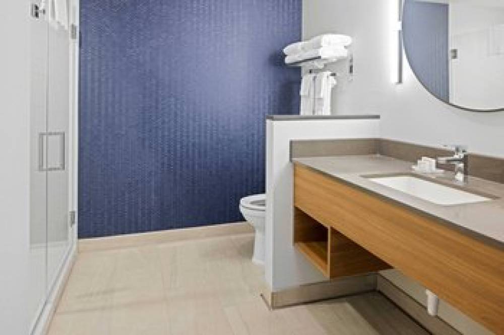 Fairfield Inn And Suites By Marriott San Diego Pacific Beach 6