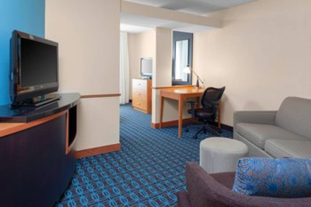 Fairfield Inn And Suites By Marriott Seymour 8