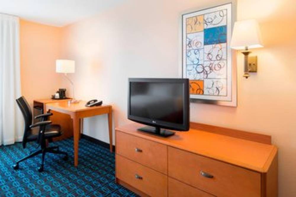 Fairfield Inn And Suites By Marriott State College 8