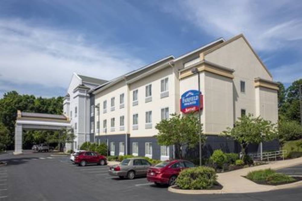 Fairfield Inn And Suites By Marriott State College 1