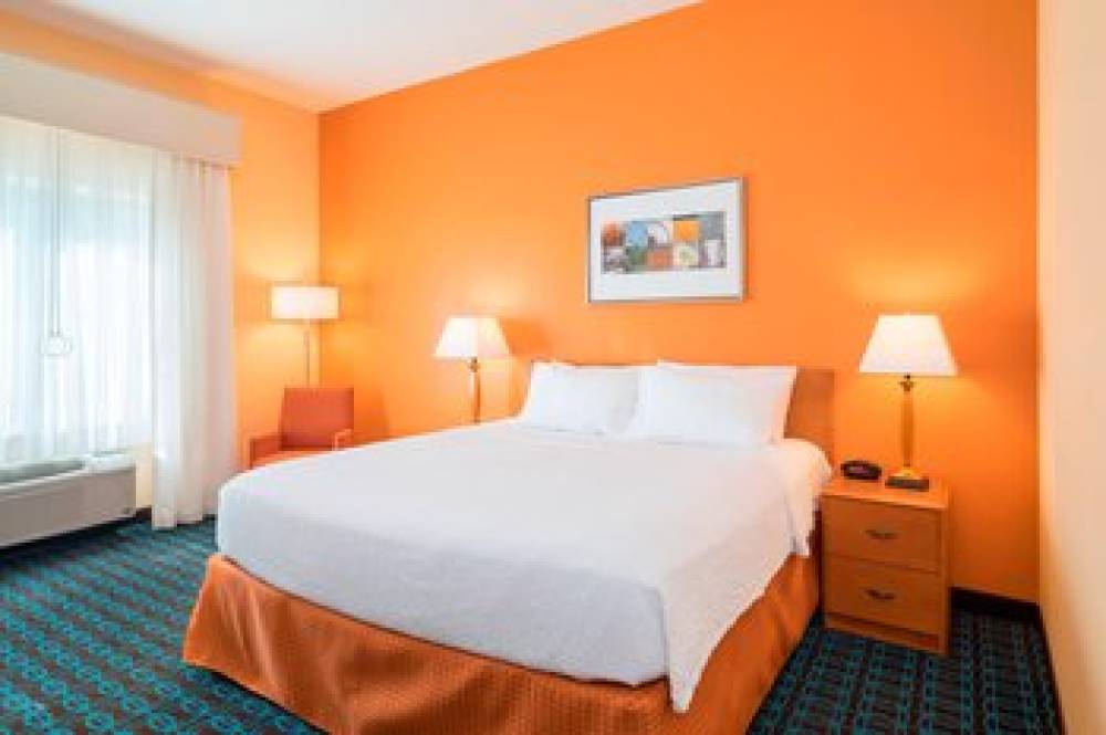 Fairfield Inn And Suites By Marriott State College 9
