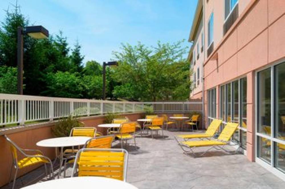 Fairfield Inn And Suites By Marriott State College