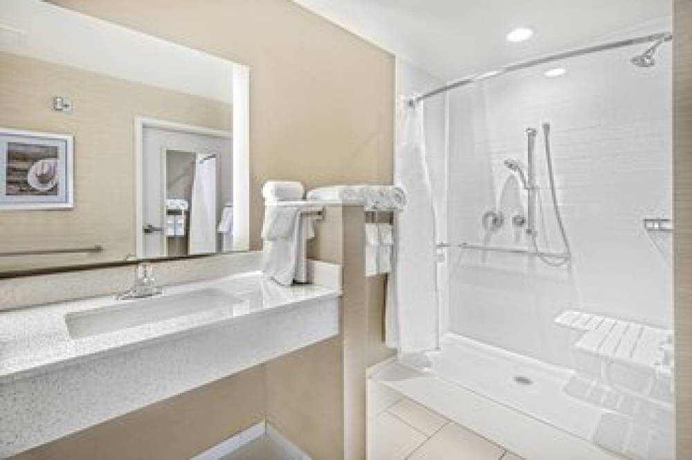 Fairfield Inn And Suites By Marriott Van Canton Area 10