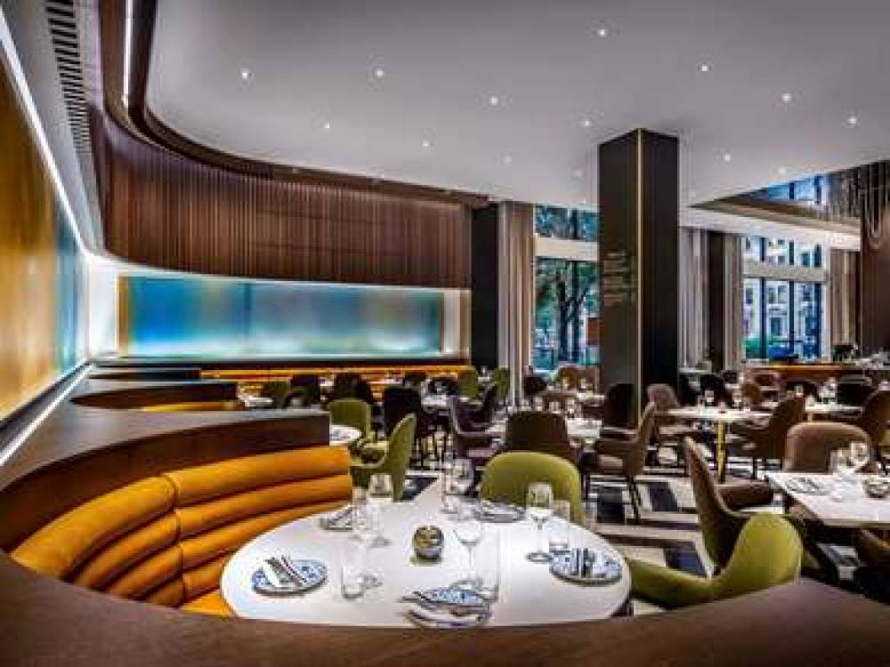Fairmont The Queen Elizabeth 3
