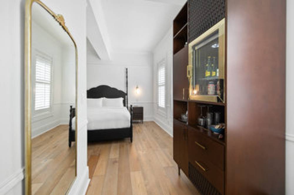 FAIRMOUNT HOTEL 8