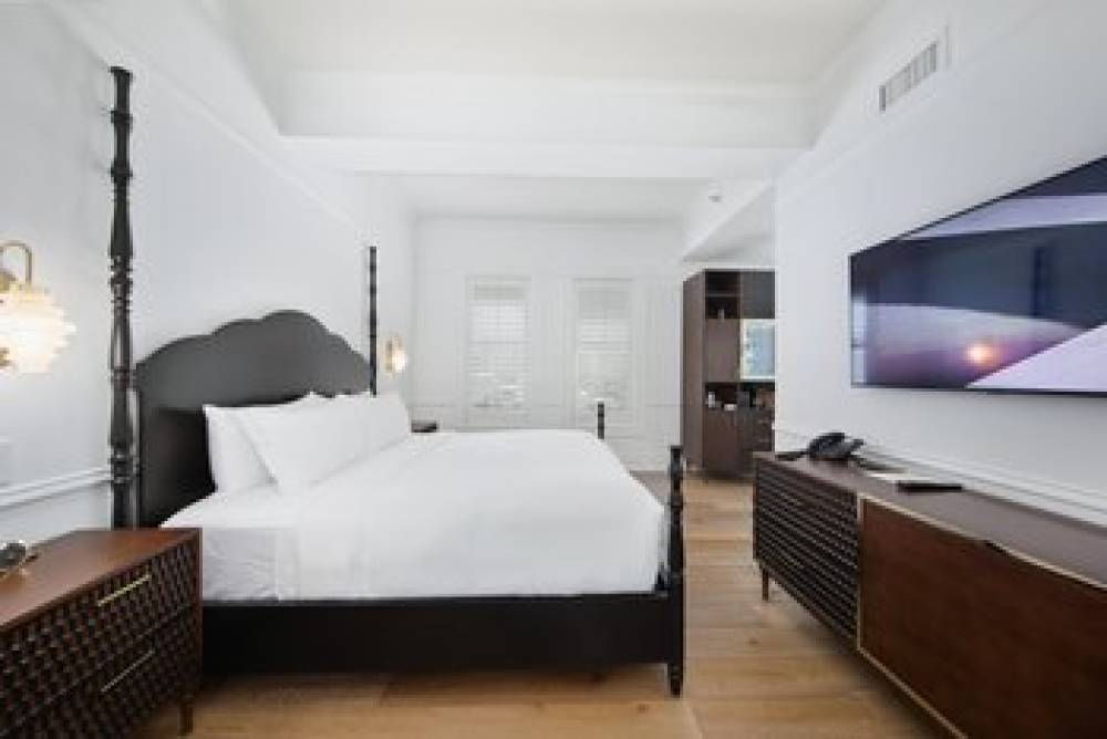 FAIRMOUNT HOTEL 4