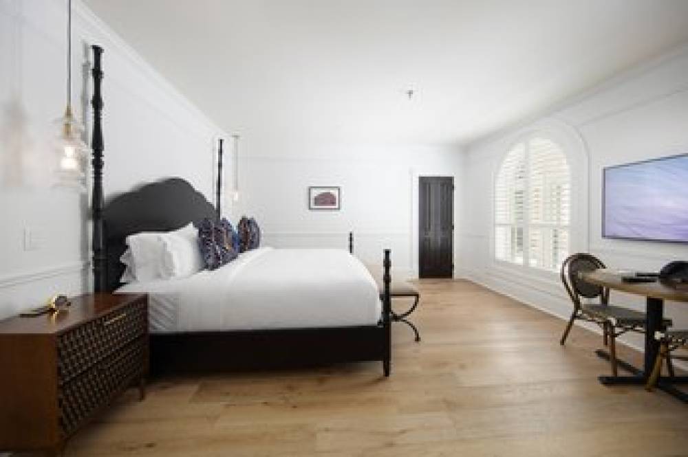 FAIRMOUNT HOTEL 1