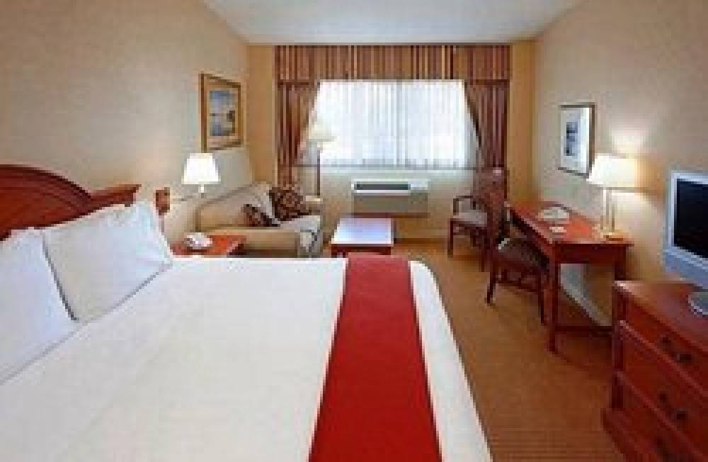 FIVE TOWNS INN 4