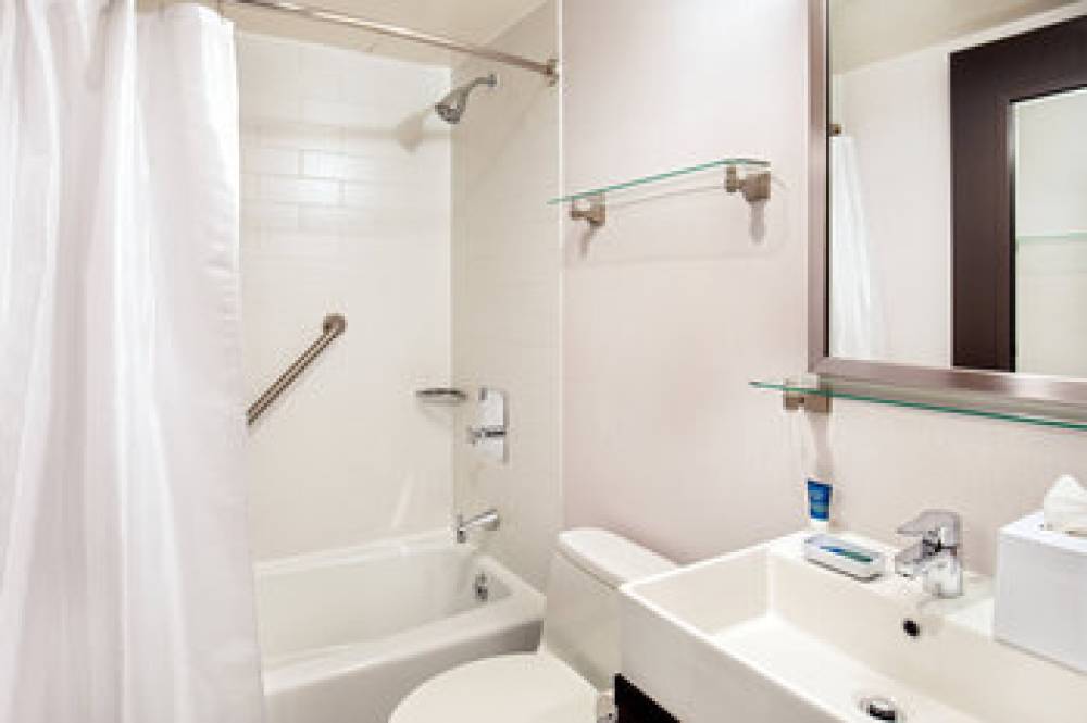 Four Points By Sheraton Midtown-Times Square 9