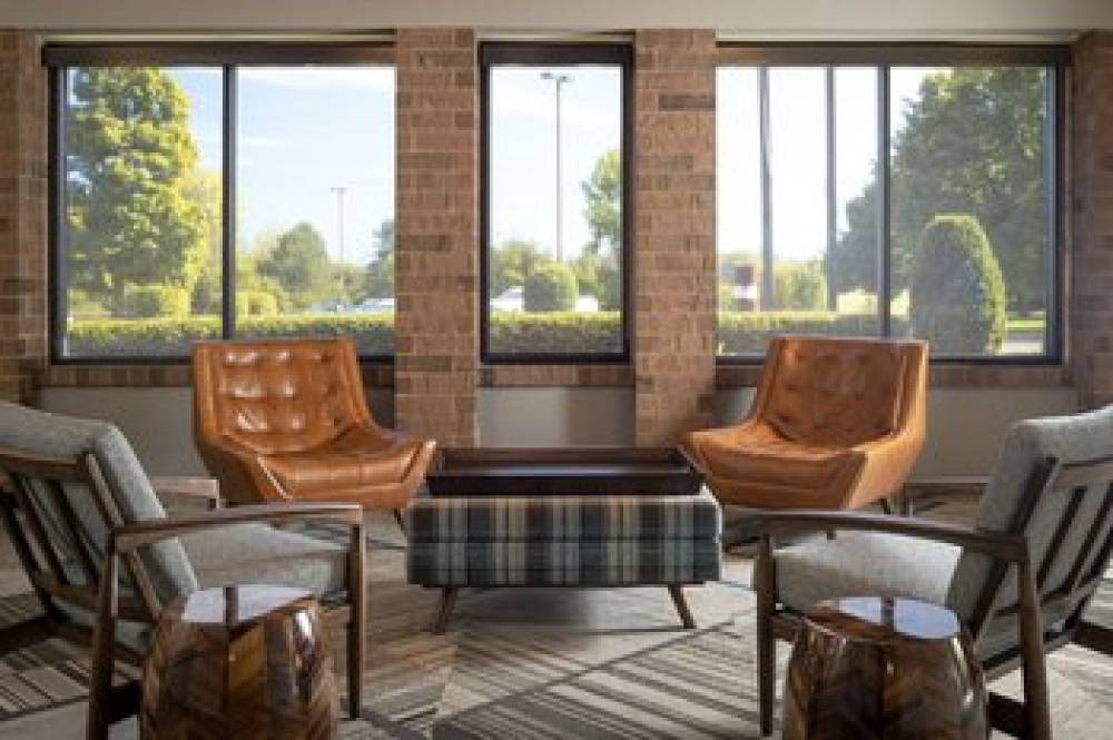 Four Points By Sheraton Milwaukee North Shore