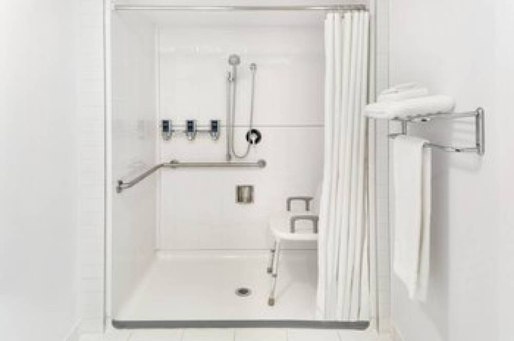 Four Points By Sheraton Surrey 10