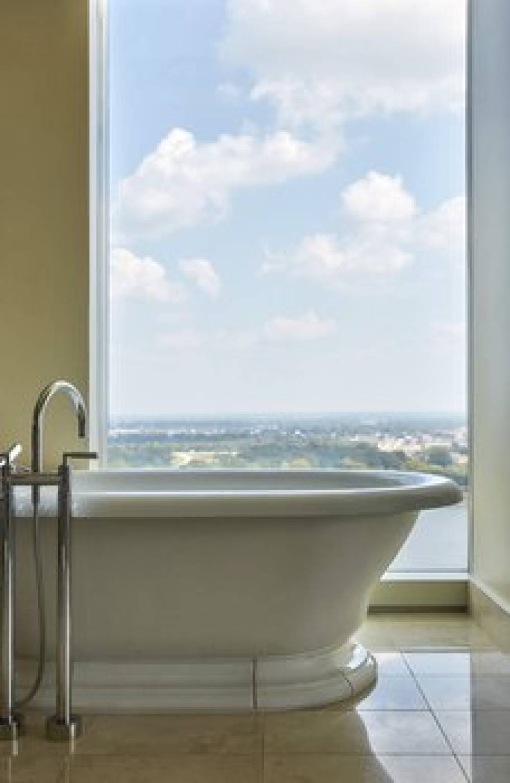 FOUR SEASONS HOTEL ST. LOUIS 5