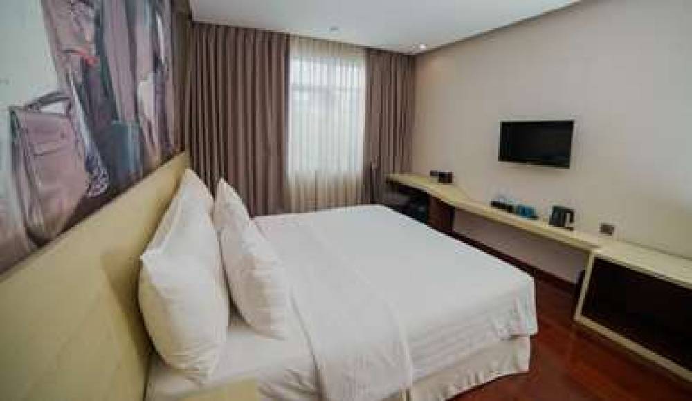 FOUR STAR BY TRANS HOTEL 8