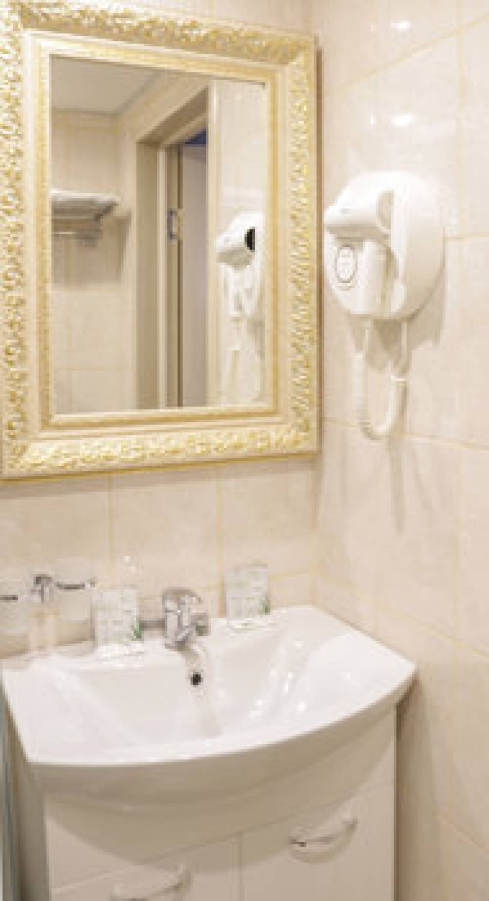 GALLERY VOYAGE HOTEL 9