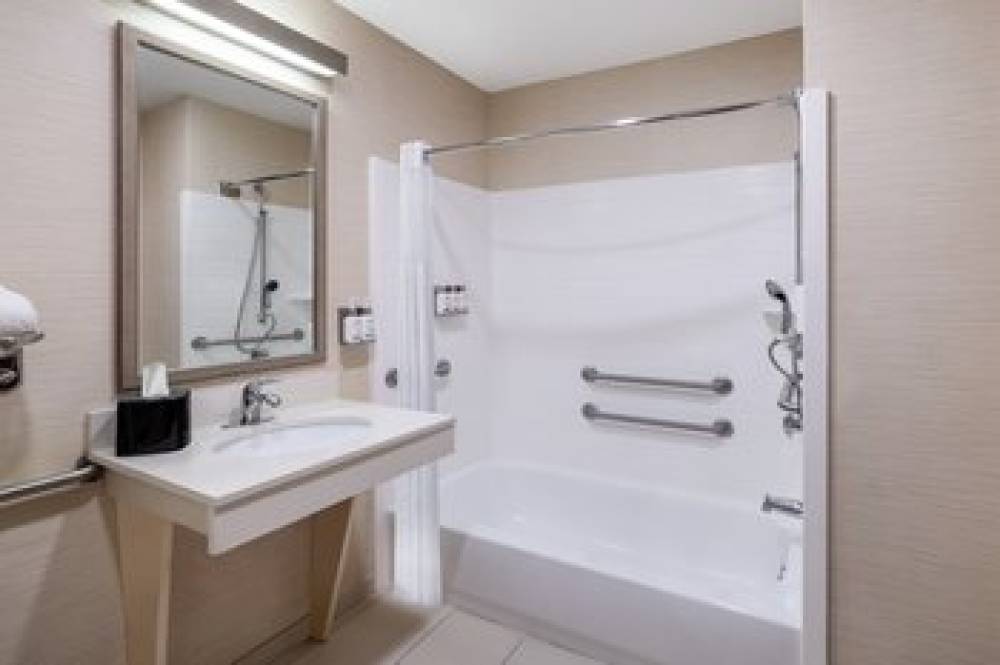 GARNER HOTEL WEST BY IHG 8