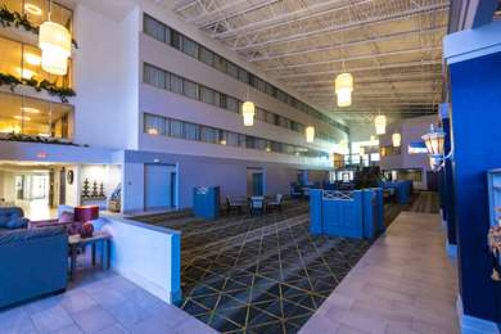 Gateway Hotel & Convention Center, BW Premier Collection 8