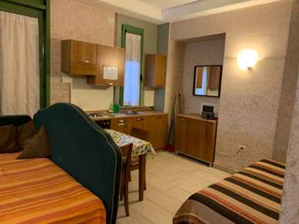 Gemini Studios And Suites 7