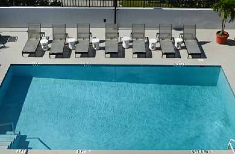GLo Best Western  Ft. Lauderdale-Hollywood Airport Hotel 3