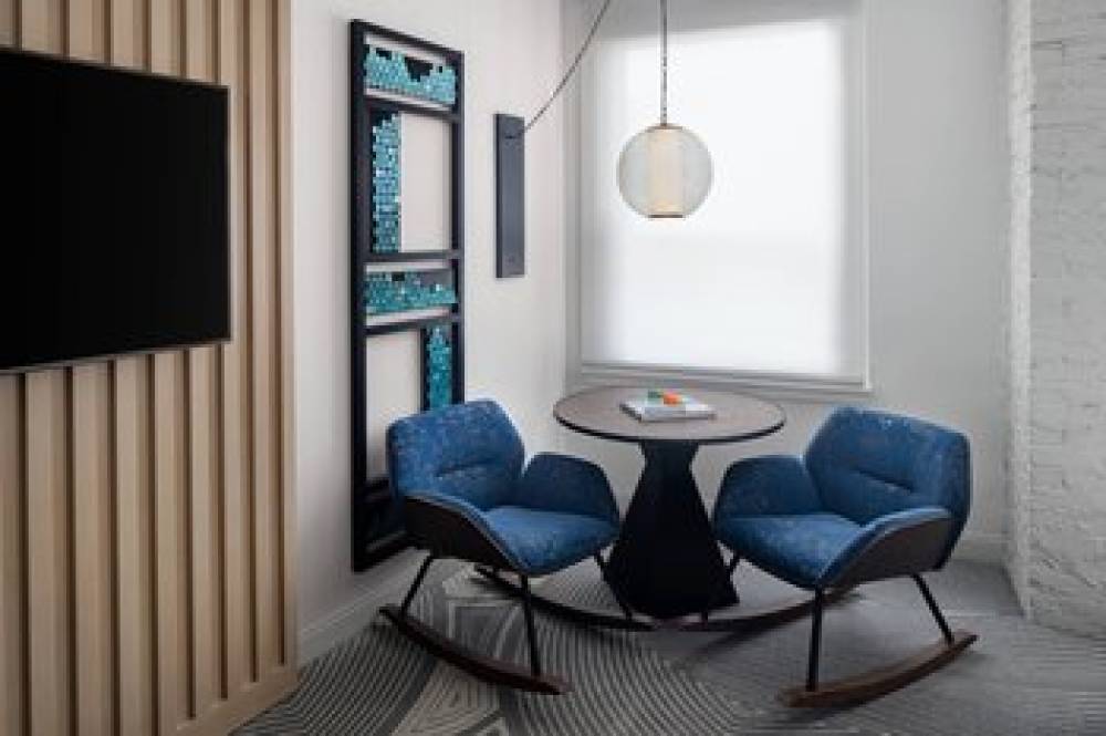 Glass Light Hotel And Gallery Autograph Collection 10