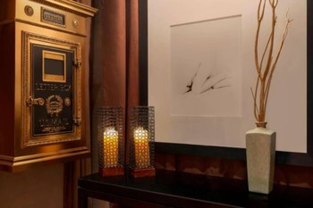 Glenn Hotel Autograph Collection 10