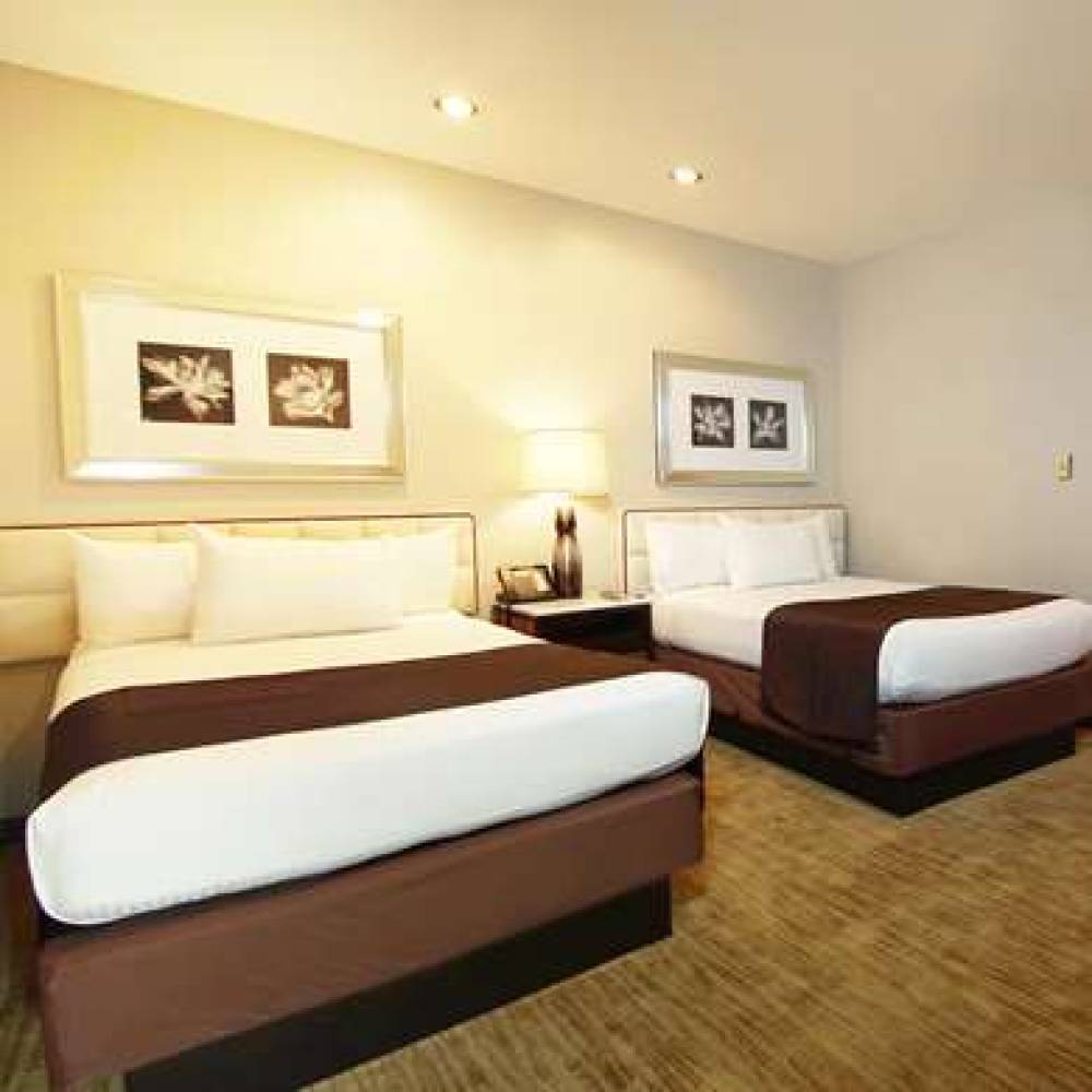 GOLD COAST HOTEL AND CASINO 2