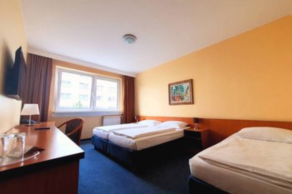 GOOD MORNING BERLIN CITY EAST 6