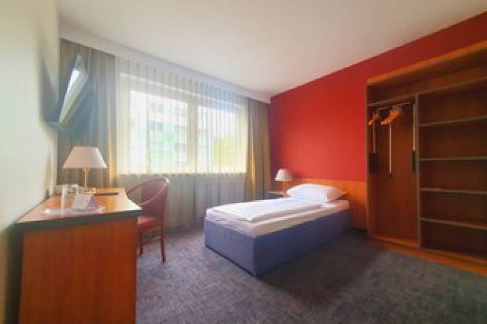 GOOD MORNING BERLIN CITY EAST 8