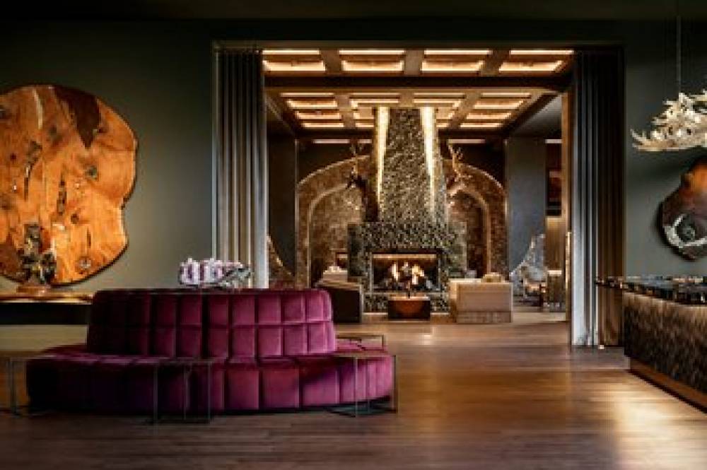 Grand Bohemian Hotel Greenville Autograph Collection 9